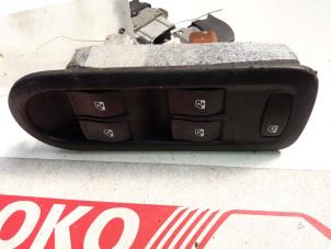 Used Electric window switch Renault Scénic II (JM) 1.5 dCi 105 Price on request offered by Autodemontage Joko B.V.