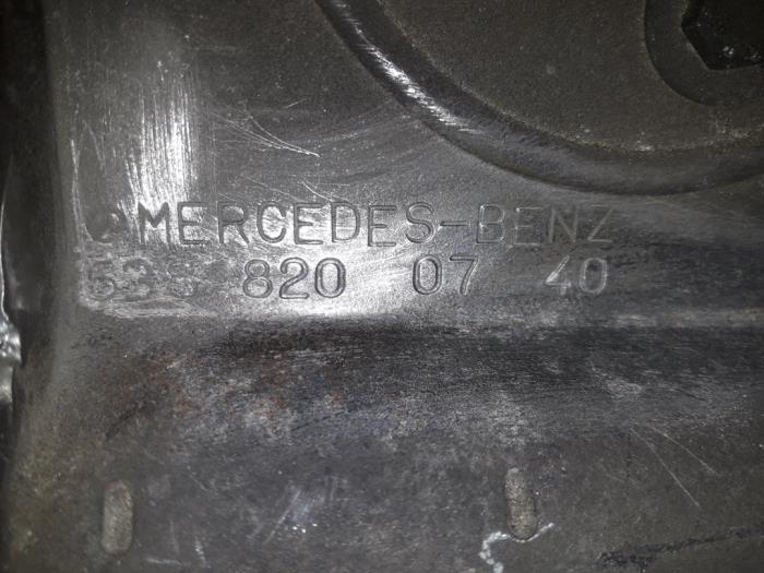 Mechanizm wycieraczki z Mercedes-Benz Vito (638.1/2) 2.3 110D 1999