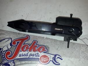 Used Door handle 4-door, front left Ford Fusion 1.4 16V Price on request offered by Autodemontage Joko B.V.