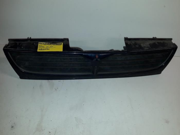 Używane Grill Mitsubishi Space Runner (N1/N2) 2.0 TD GL,GLX Cena na żądanie oferowane przez Autodemontage Joko B.V.