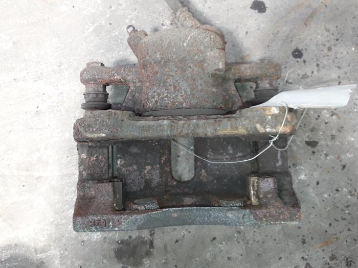 Gebrauchte Bremszange links vorne Renault Clio III (BR/CR) 1.5 dCi 85 Preis auf Anfrage angeboten von Autodemontage Joko B.V.