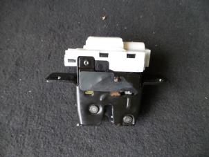 Used Tailgate lock mechanism Renault Clio III (BR/CR) 1.5 dCi 85 Price on request offered by Autodemontage Joko B.V.
