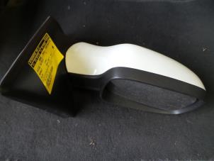 Used Wing mirror, right Renault Clio III (BR/CR) 1.5 dCi 85 Price on request offered by Autodemontage Joko B.V.