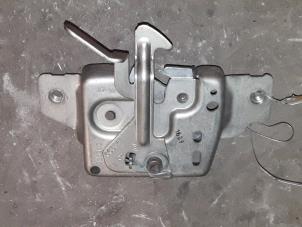 Used Bonnet lock mechanism Renault Clio III (BR/CR) 1.5 dCi 85 Price on request offered by Autodemontage Joko B.V.