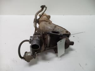 Turbo van een Mazda 323 Fastbreak (BJ14) 2.0 DTiD 16V 1999