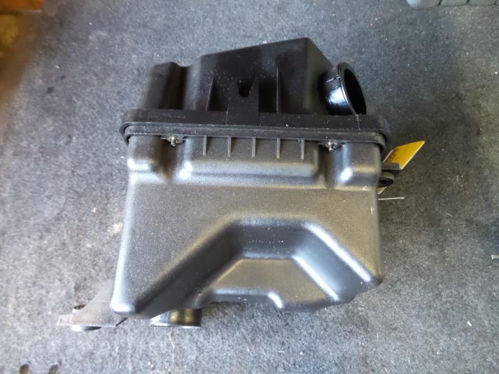Begagnade Luftfilterhus Chevrolet Kalos (SF48) 1.4 Pris på förfrågan erbjuds av Autodemontage Joko B.V.