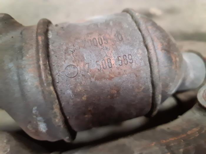 Catalytic converter from a BMW 3 serie Compact (E46/5) 316ti 16V 2001