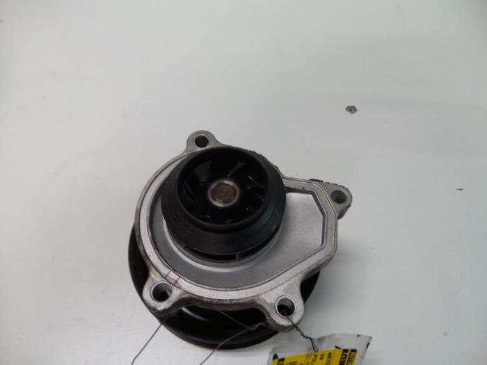 Begagnade Vattenpump Volkswagen Polo Pris på förfrågan erbjuds av Autodemontage Joko B.V.