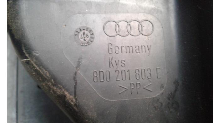 Filtro de carbón de un Audi A4 (B5) 1.6 1998
