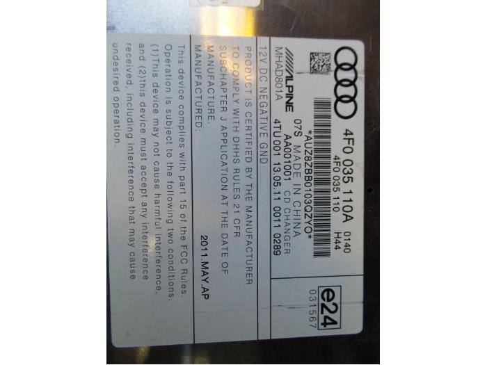 Radio CD player from a Audi Q7 (4LB) 3.0 TDI V6 24V 2011