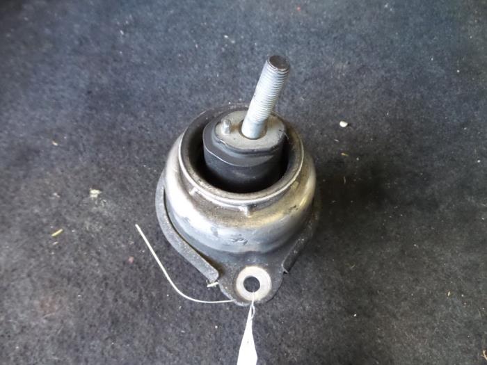 Used Engine mount Audi Q7 (4LB) 3.0 TDI V6 24V Price on request offered by Autodemontage Joko B.V.