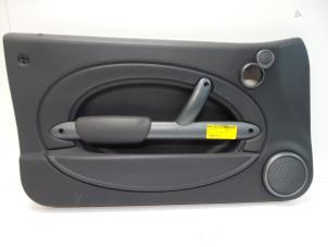 Używane Tapicerka drzwi lewych wersja 2-drzwiowa BMW Mini One/Cooper (R50) 1.6 16V Cooper Cena na żądanie oferowane przez Autodemontage Joko B.V.