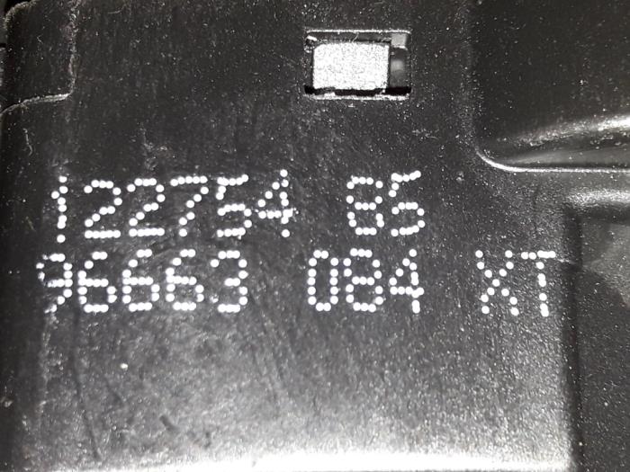Interruptor combinado columna de dirección de un Peugeot 206+ (2L/M) 1.1 XR,XS 2010