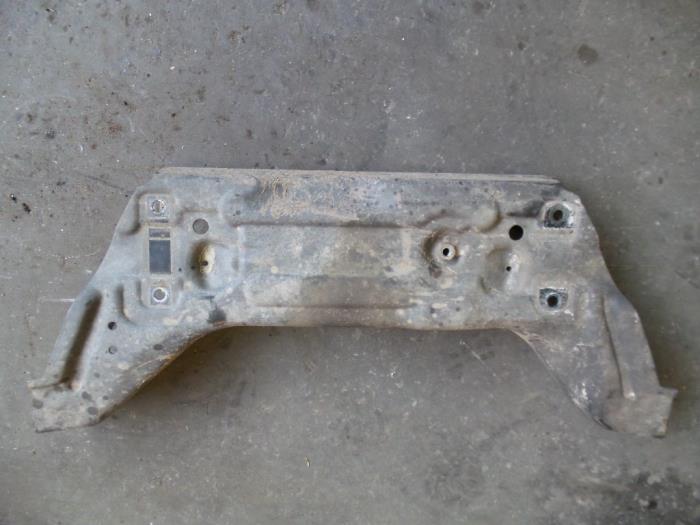 Subframe from a Volkswagen Polo IV (9N1/2/3) 1.4 TDI 70 2005