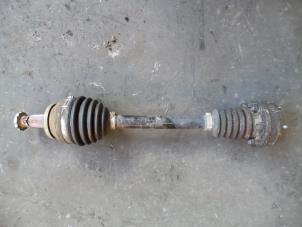 Used Front drive shaft, left Volkswagen Polo IV (9N1/2/3) 1.4 TDI 70 Price on request offered by Autodemontage Joko B.V.