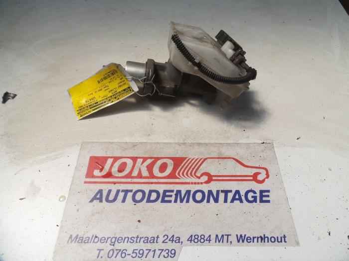 Gebrauchte Hauptbremszylinder Peugeot 206 (2A/C/H/J/S) 1.4 HDi Preis auf Anfrage angeboten von Autodemontage Joko B.V.