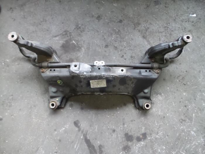 Begagnade Underram Nissan Primera (P12) 2.0 16V CVT Pris på förfrågan erbjuds av Autodemontage Joko B.V.