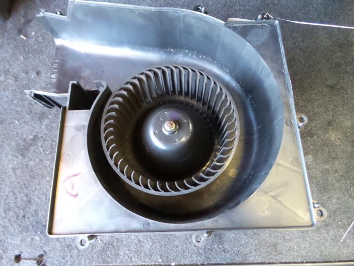 Motor de ventilador de calefactor de un Nissan Primera (P12) 2.0 16V CVT 2003