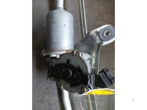Used Front wiper motor Volvo S80 (TR/TS) 2.4 D5 20V Price on request offered by Autodemontage Joko B.V.