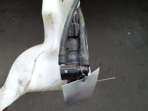 Usados Bomba de limpiaparabrisas delante Ford Focus 2 1.8 TDCi 16V Precio de solicitud ofrecido por Autodemontage Joko B.V.