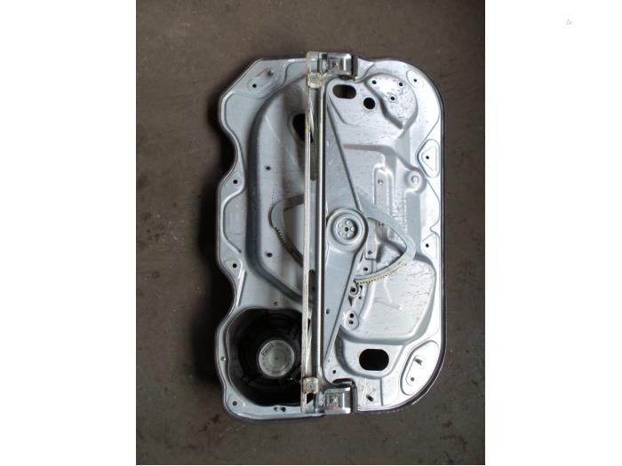 Window mechanism 4-door, front right from a Ford Focus 2 1.8 TDCi 16V 2007