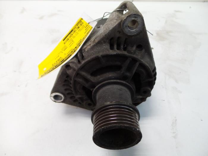 Gebrauchte Dynamo Saab 900 II 2.0 i,Si 16V Preis auf Anfrage angeboten von Autodemontage Joko B.V.