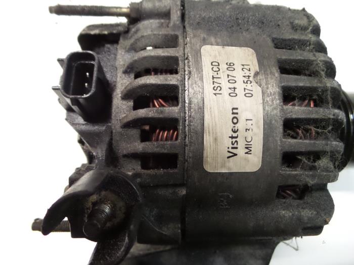 Dynamo van een Ford Transit 2.4 TDdi 16V 2001