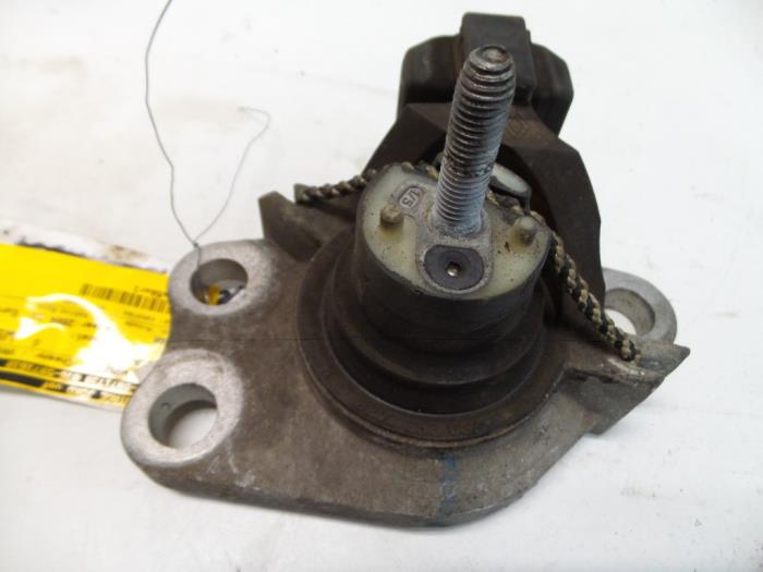 Used Engine mount Nissan Kubistar (F10/F11) 1.5 dCi 65 Price on request offered by Autodemontage Joko B.V.