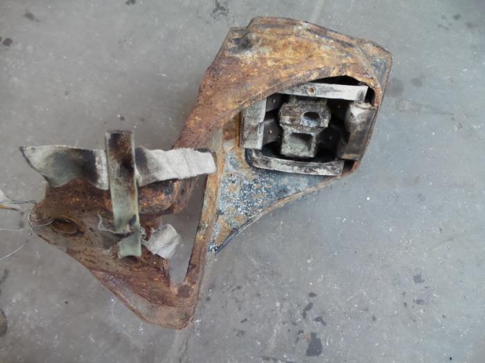Used Engine mount Ford Transit 2.0 TDdi 16V 260S Price on request offered by Autodemontage Joko B.V.