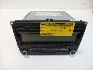 Used Radio CD player Volkswagen Passat (3C2) 2.0 TDI 16V 140 Price on request offered by Autodemontage Joko B.V.