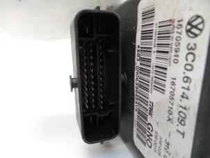ABS Pumpe van een Volkswagen Passat (3C2) 2.0 TDI 16V 140 2009