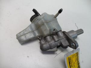 Używane Glówny cylinder hamulcowy Volkswagen Passat (3C2) 2.0 TDI 16V 140 Cena na żądanie oferowane przez Autodemontage Joko B.V.