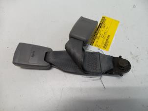 Used Rear seatbelt buckle, centre Kia Rio (DC22/24) 1.5 16V Price on request offered by Autodemontage Joko B.V.