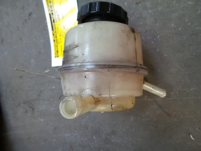 Begagnade Styrservotank Kia Rio (DC22/24) 1.5 16V Pris på förfrågan erbjuds av Autodemontage Joko B.V.