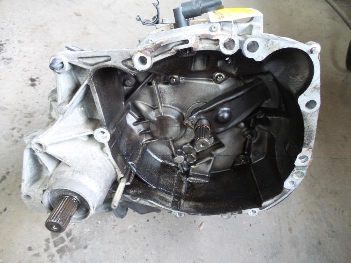 Usagé Boîte de vitesse Renault Clio II (BB/CB) 1.2 16V Prix sur demande proposé par Autodemontage Joko B.V.