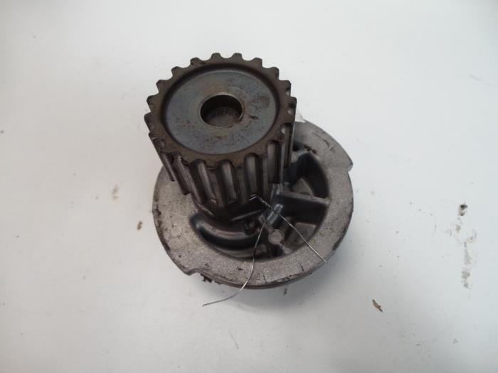 Begagnade Vattenpump Chevrolet Nubira Wagon (J100) 1.6 16V Pris på förfrågan erbjuds av Autodemontage Joko B.V.
