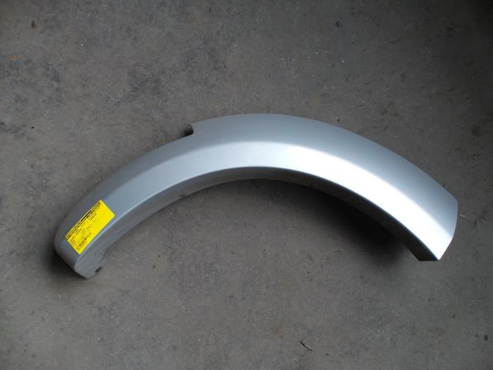 Usados Extensor de guardabarros Dodge Nitro 2.8 CRD 16V 4x4 Precio de solicitud ofrecido por Autodemontage Joko B.V.