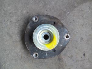 Used Front spring retainer, left Volkswagen Polo IV (9N1/2/3) 1.4 TDI 70 Price on request offered by Autodemontage Joko B.V.