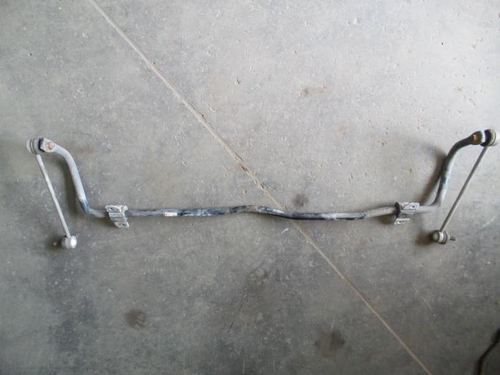 Front anti-roll bar from a Volkswagen Polo IV (9N1/2/3) 1.4 TDI 70 2006