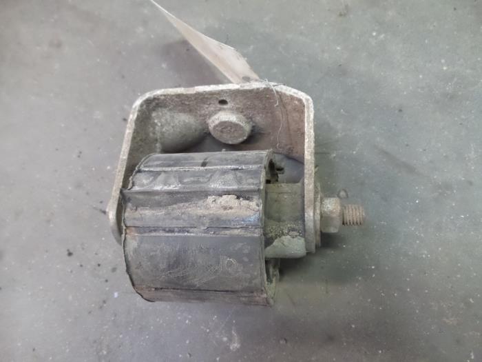 Used Engine mount Volkswagen LT II 2.5 SDi Price on request offered by Autodemontage Joko B.V.
