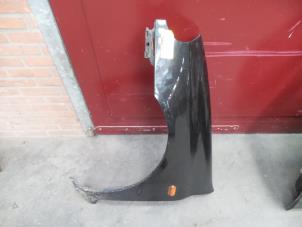 Used Front wing, left Renault Clio II (BB/CB) 1.4 Price on request offered by Autodemontage Joko B.V.