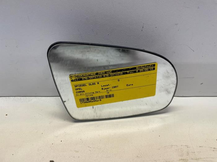 Mirror glass, right from a Opel Corsa 1997