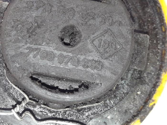 Ölkappe van een Renault Clio II (BB/CB) 1.4 1998