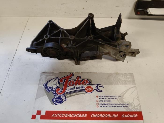 Usagé Support dynamo haut Renault Clio II (BB/CB) 1.4 Prix sur demande proposé par Autodemontage Joko B.V.