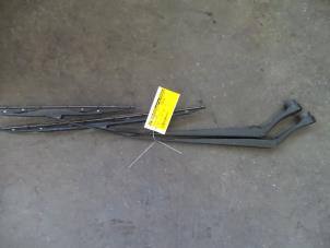 Used Front wiper arm Kia Picanto (BA) 1.0 12V Price on request offered by Autodemontage Joko B.V.