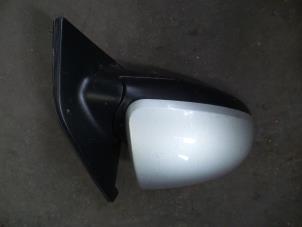 Used Wing mirror, right Kia Picanto (BA) 1.0 12V Price on request offered by Autodemontage Joko B.V.