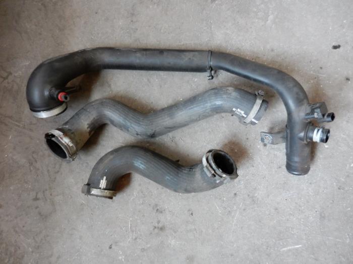 Gebrauchte Intercooler Schlauch Saab 9-3 I (YS3D) 2.0t 16V Ecopower Preis auf Anfrage angeboten von Autodemontage Joko B.V.