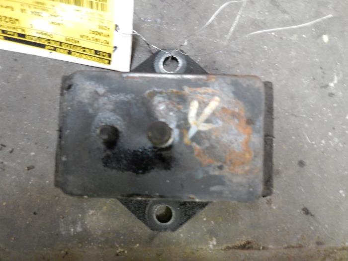 Usagé Support moteur Hyundai H-1/H-200 2.5 Tdi Prix sur demande proposé par Autodemontage Joko B.V.