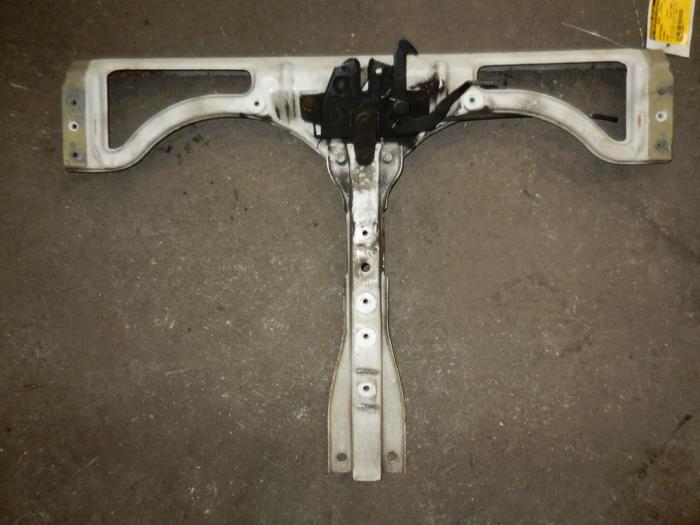 Używane Panel przedni Hyundai H-1/H-200 2.5 Tdi Cena na żądanie oferowane przez Autodemontage Joko B.V.