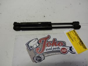 Used Rear gas strut, left Volkswagen Polo III Classic (6KV2) 1.9 SDI Price on request offered by Autodemontage Joko B.V.